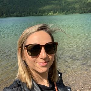 Meet your Posher, Roxie